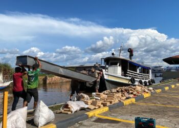 Polícia Federal apreende mais de uma tonelada de drogas em embarcação no rio Solimões