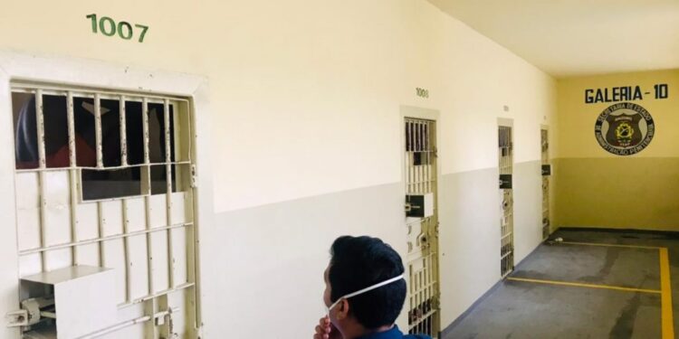 Advogados do AM voltarão a adentrar unidades prisionais com peças processuais, informa OAB