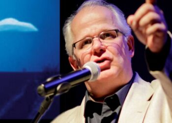 Ufólogo fala em Manaus da abertura dos arquivos do Pentágono sobre discos voadores