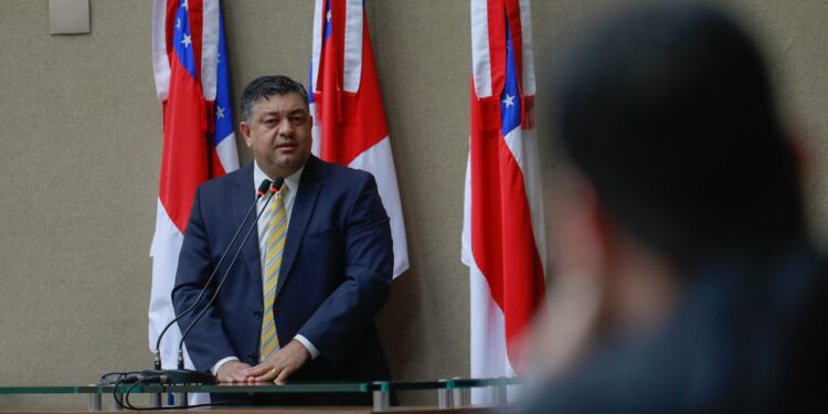 Parlamentar acusa que Governo do Estado deixou AM-010 chegar ao nível caótico para poder fazer aditivos