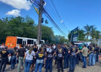 Policiais protestam contra Wilson Lima e cobram pagamento de escalonamento