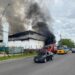 Incêndio de grandes proporções atinge fábrica de embalagens no Distrito Industrial de Manaus
