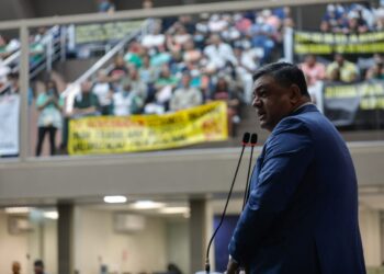 Dermilson Chagas defende profissionais de Saúde que reivindicam pagamento do piso salarial