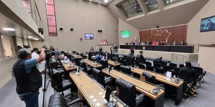 Em ano eleitoral, sessões da Assembleia Legislativa são marcadas por atrasos
