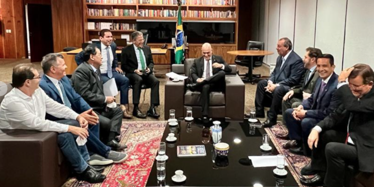 Ministro atende bancada e suspende decretos que ameaçam Zona Franca de Manaus