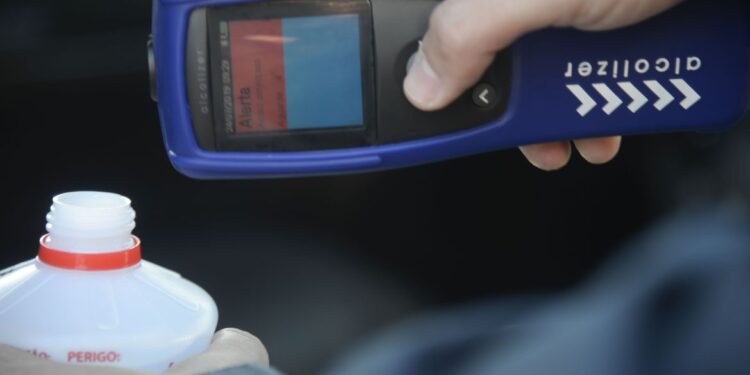 STF confirma multa para motorista que recusa bafômetro