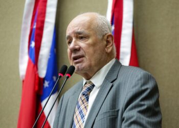 Deputado alerta para o risco de desabastecimento de combustível no AM com venda da Reman