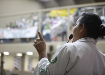 Na ALE, profissionais da rede estadual saúde pressionam deputados por melhorias salariais