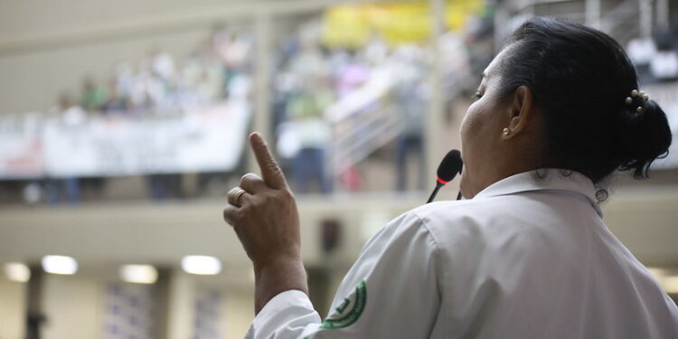 Na ALE, profissionais da rede estadual saúde pressionam deputados por melhorias salariais