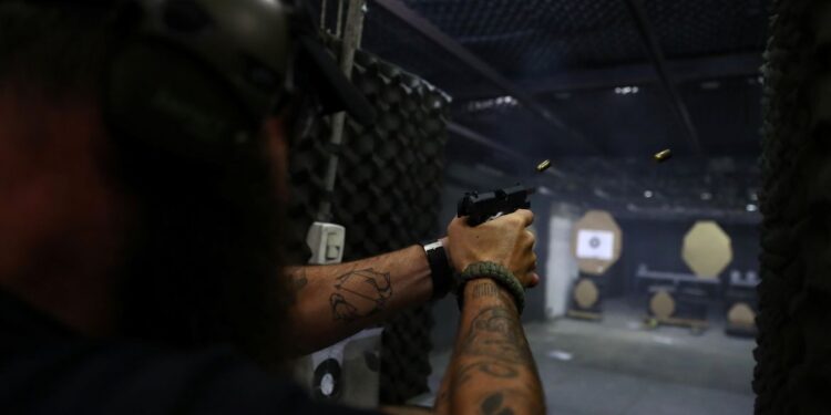 Porte de arma de fogo para Oficiais de Justiça é aprovado em comissão da ALE