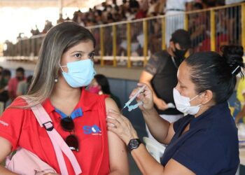 Diante de aumento de casos, Prefeitura orienta população a atualizar esquema vacinal contra a Covid-19