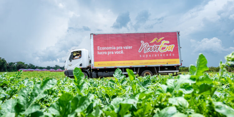 Agricultores do Amazonas recebem apoio do Super Nova Era para escoar a produção