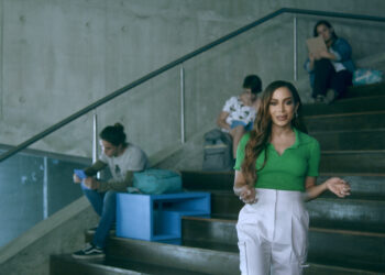 Anitta contrata alunos da Estácio e conta os motivos em nova campanha