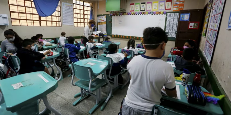 O Globo: Compra de material escolar do FNDE tinha sobrepreço de R$ 1,5 bilhão