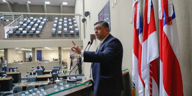 Deputado denuncia uso do serviço de emissão de RG para captação de votos