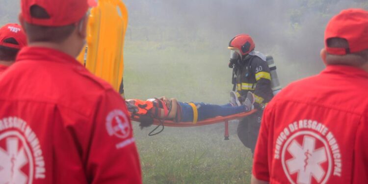 Órgãos realizam simulação de acidente aéreo no aeroporto de Parintins