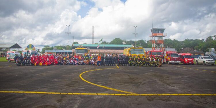 Órgãos realizam simulação de acidente aéreo no aeroporto de Parintins