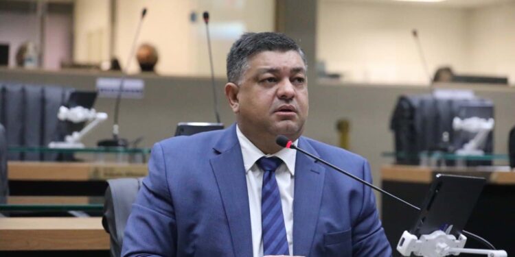 Deputado diz que crescimento na arrecadação não reflete em empregos, obras, segurança, educação e saúde