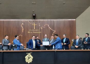 Gafes e constrangimentos marcam entrega do título de Cidadão do AM a ministro do STF