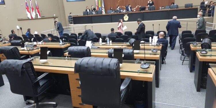 Deputados esvaziam sessões plenárias da Assembleia Legislativa do Amazonas