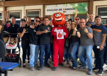 Policiais civis doam sangue e cobram pagamento de escalonamento
