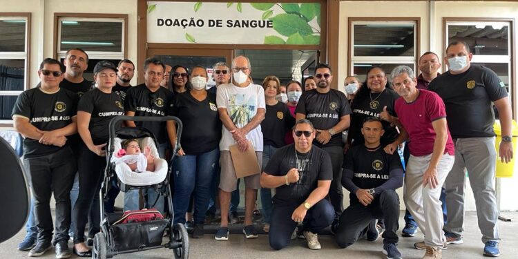 Policiais civis doam sangue e cobram pagamento de escalonamento
