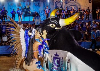 Caprichoso e Garantido realizam ensaios técnicos em Parintins
