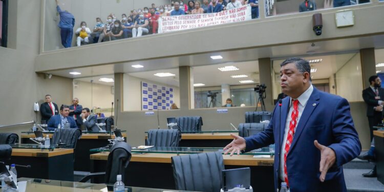 Deputado Dermilson cria PEC para destinar 1% de fundo para Tratamento Fora do Domicílio