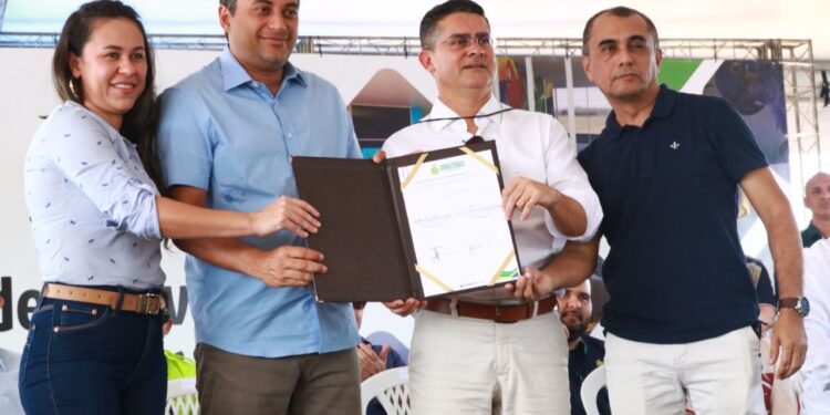 Wilson e David assinam convênio para novo Terminal Rodoviário