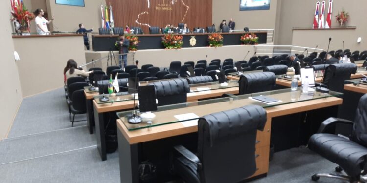 Deputados estaduais esvaziam sessões da Assembleia do Amazonas