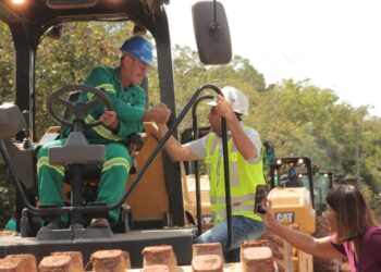 Após atoleiros, governador do Amazonas determina retomada das obras de recuperação da AM-010