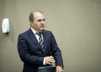 ‘Temas das eleições se repetem porque os problemas do Amazonas nunca são resolvidos’, diz Ricardo Nicolau