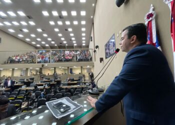 Pacientes compram agulhas em drogarias para atendimento em SPA do Alvorada, denuncia deputado