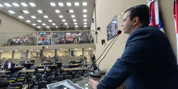 Pacientes compram agulhas em drogarias para atendimento em SPA do Alvorada, denuncia deputado