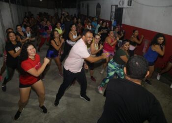 Pré-candidato a deputado conhece projeto de Zumba no Grande Vitória