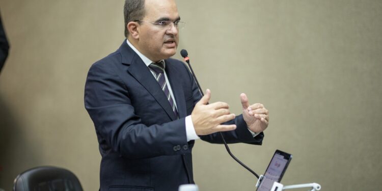 ‘Falta competência administrativa no Amazonas’, diz Ricardo Nicolau ao defender exemplos da gestão privada
