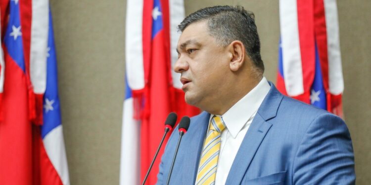 Governador do AM reconhece que Estado não consegue monitorar áreas violentas, diz deputado