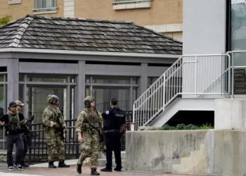 Seis morrem após tiros em desfile de 4 de Julho perto de Chicago, nos EUA