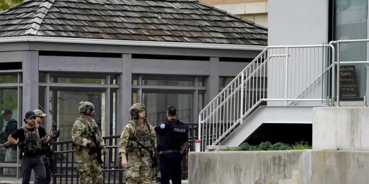 Seis morrem após tiros em desfile de 4 de Julho perto de Chicago, nos EUA