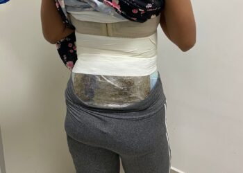 Mulher é presa pela Polícia Federal ao tentar embarcar com droga em aeroporto de Tefé