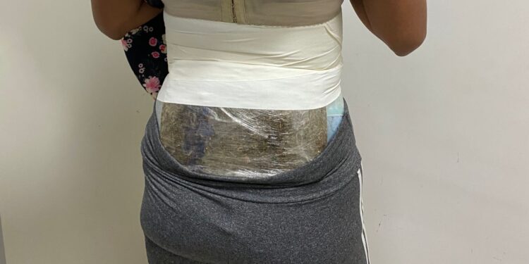 Mulher é presa pela Polícia Federal ao tentar embarcar com droga em aeroporto de Tefé