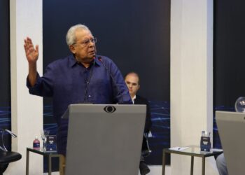 Amazonino diz que cadeira vazia em debate é a imagem do governo Wilson