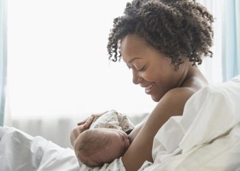 Conheça a importância dos cuidados emocionais durante o período de aleitamento 