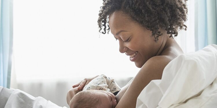 Conheça a importância dos cuidados emocionais durante o período de aleitamento