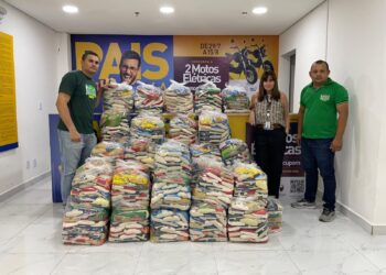 Sumaúma sorteia motos elétricas e faz doação de uma tonelada de alimentos ao Mesa Brasil Sesc