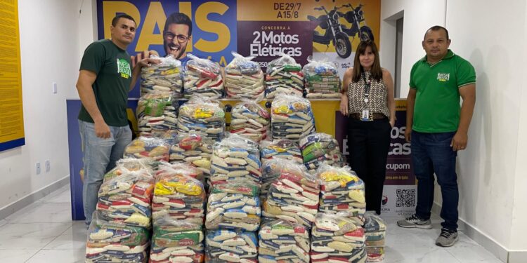 Sumaúma sorteia motos elétricas e faz doação de uma tonelada de alimentos ao Mesa Brasil Sesc