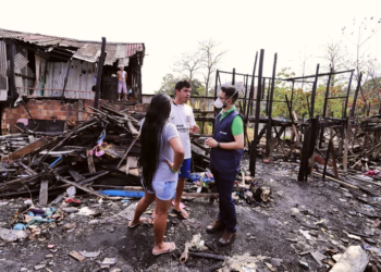 DPE identifica demandas de famílias atingidas por incêndio no São Jorge