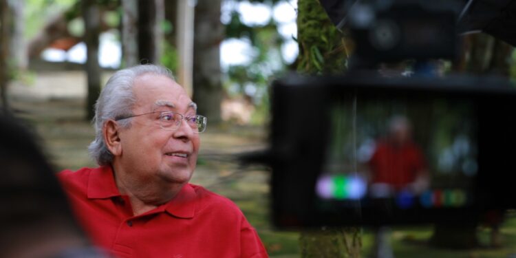 Amazonino Mendes parabeniza o povo do município de Coari pelo aniversário de 90 anos