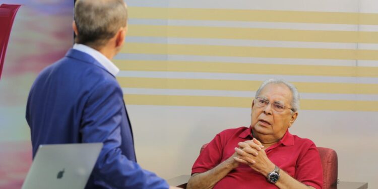 Amazonino pretende transformar o estado em um canteiro de obras para combater desemprego, fome e miséria