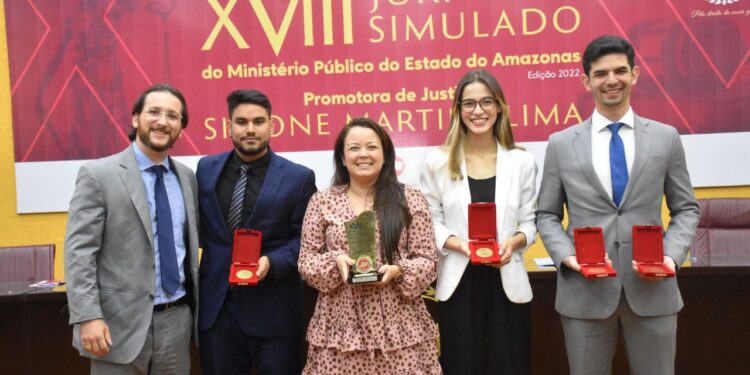 Acadêmicos do curso de Direito da Martha Falcão Wyden conquistam jogos jurídicos